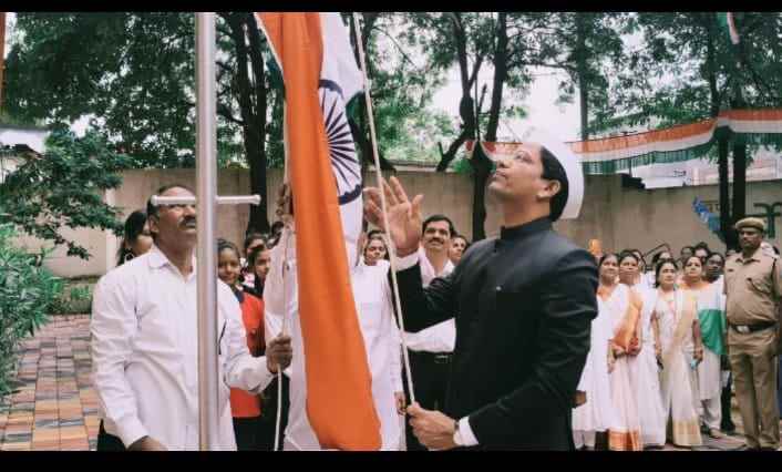 ऐतिहासिक किल्ला आणि नगर परिषद प्रांगणात स्वातंत्र्यदिनाचा जल्लोष